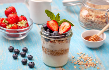 breakfast with granola, yogurt and berries
