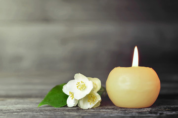 Obraz na płótnie Canvas Memorial candle and flower. Condolence card
