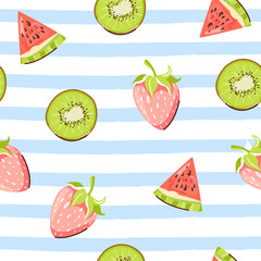 Modernes nahtloses tropisches Muster mit Kiwi, Wassermelone und Erdbeere. Textur für Textilien, Postkarten, Packpapier, Verpackungen etc. Vektor-Illustration auf gestreiftem blauem Hintergrund.
