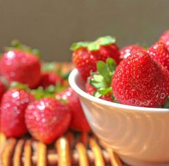 Fresh strawberries in a bowl