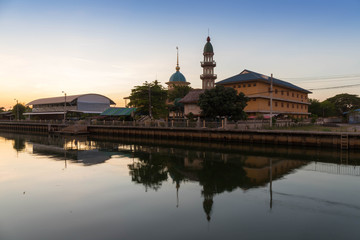 Fototapeta na wymiar Darul Muttakin Mosque in Bangkok , Thailand