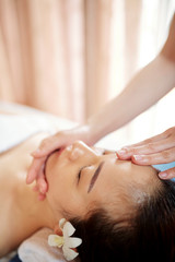 Obraz na płótnie Canvas Rejuvenating face massage