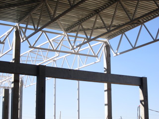 installation of the building body of their panels and metal trusses