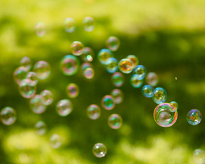 Seifenblasen im Garten