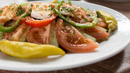 Teller mit griechischem Salat