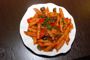 makaroni with tomato paste