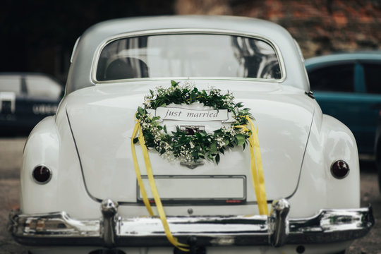 Wedding bouquet on vintage wedding car 