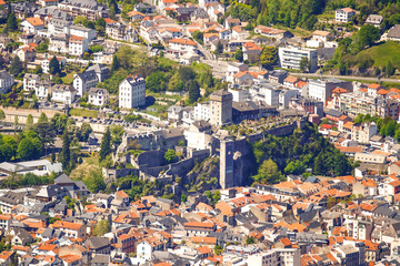 Fototapeta na wymiar Château Fort de Lourdes et ville