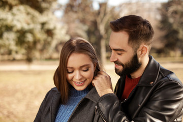 Obraz premium Portrait of cute young couple in park on sunny day