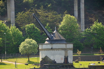 Alter Krahnen im Hafen von Andernach am Rhein