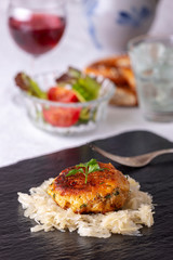 Bayerischen Kaspressknoedel ein Käse-Knödel