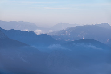 Fototapeta premium blue misty mountain landscape
