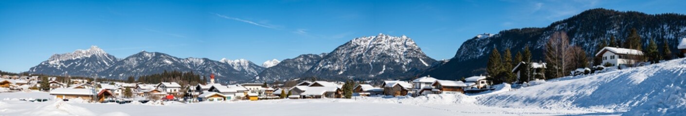 Fototapeta na wymiar Panorama view of the Alpen town Reutte in winter, Tyrol, Austria