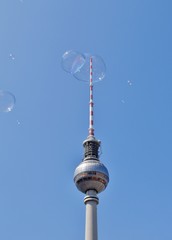 Seifenblasen vor dem Alex in Berlin