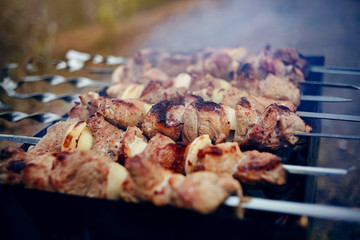 Grilling marinated shashlik