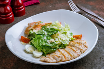 Salad caesar with chicken
