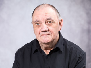 portrait vieil homme de face