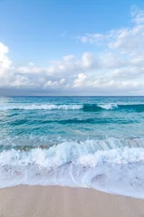 Foto op Plexiglas Blauw Uitzicht op zee vanaf een idyllisch strand op het Caribische eiland Barbados