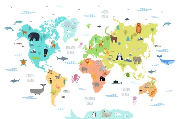 Fototapeten Weltkarte mit wilden Tieren, die auf verschiedenen Kontinenten und in Ozeanen leben. Niedliche Cartoon-Säugetiere, Reptilien, Vögel, Fische, die den Planeten bewohnen. Flache bunte Vektorillustration für pädagogisches Plakat, Fahne. © AKrasov