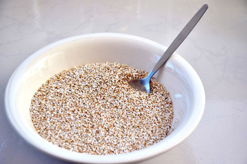 Kiwicha pop in a bowl