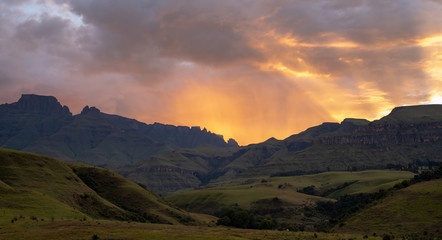 Sunset over the Champagne Valley near Winterton, part of the central Drakensberg mountain range, Kwazulu Natal, South Africa.