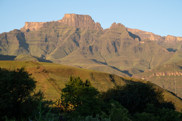 Champagne Castle, Cathkin Peak and Monk's Cowl: peaks forming part of the central Drakensberg mountain range, South Africa