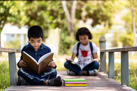 The Group Of Children Read The Books Together In The School Happily.Back To School.Education.Beginning Of School Lessons