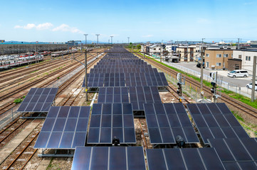 【青森】線路の上の太陽光発電所