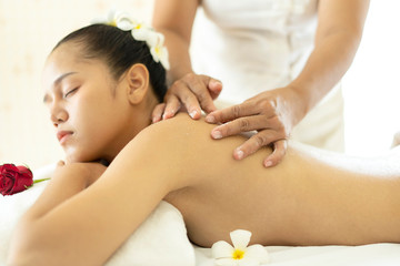 Obraz na płótnie Canvas Beautiful young Asian woman having exfoliation treatment in spa salon. spa beauty treatment, skin care concept