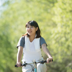 Obraz premium 自転車に乗る女性