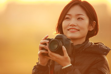 Fototapeta premium 写真を撮る女性