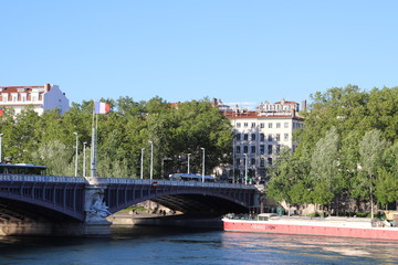 Fototapeta na wymiar Lyon - Pont Lafayette sur le fleuve Rhône construit en 1890