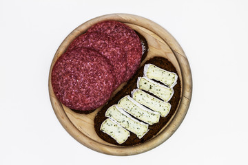 Brotzeit mit Wurst und Käse