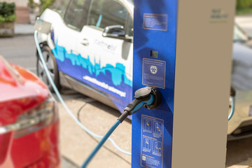 Ladesäule mit Elektroauto