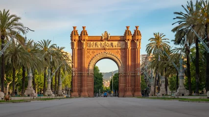 Foto op Plexiglas De Arc de Triomf is een triomfboog in de stad Barcelona in Catalonië, Spanje © Kamil