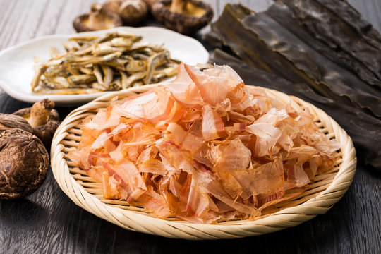 出汁の食材　Ingredients of Japanese fish broth (Bonito Flakes,Dried kelp,Dried sardine,Dried shiitake mushroom)
