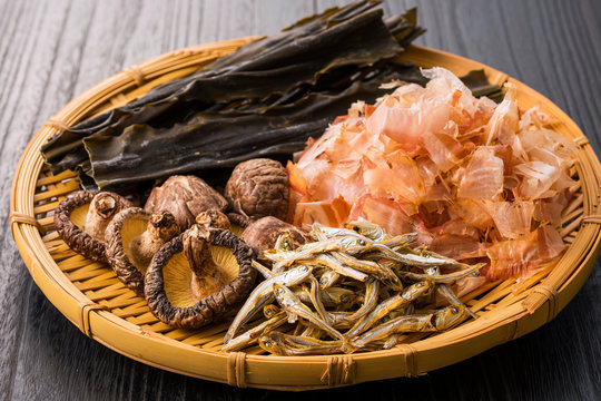 出汁の食材　Ingredients of Japanese fish broth (Bonito Flakes,Dried kelp,Dried sardine,Dried shiitake mushroom)