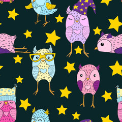 Vector seamless pattern with hand draw illustration of funny owls in hats and glass with crayon lines in cartoons style on dark backgrounds with stars
