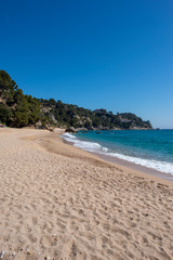 The creek llorell by the way of round, Tossa de mar