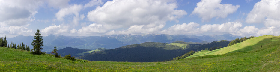 Fototapeta premium Mountain range Chornohora in the Carpathian Mountains, wide panoramic view