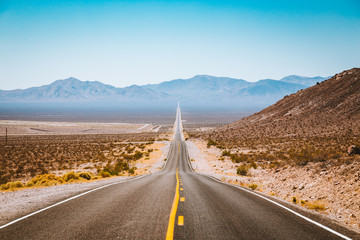 Fototapety  Classic highway view in the American West