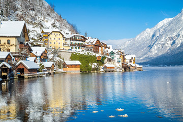 Obraz premium Hallstatt in winter, Salzkammergut, Austria
