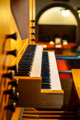 演奏を待つ教会のパイプオルガン