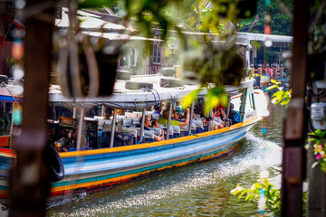 Fototapeta na wymiar Klong Bangluang Canal trip by taking the long-tail boat, Bangkok, Thailand