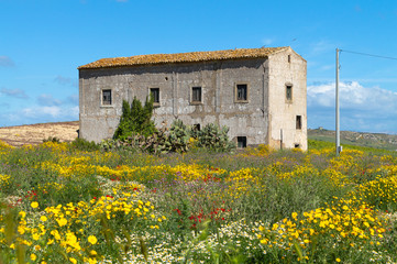 Old Farmhouse in the Sicilian Countryside, Caltanissetta, Sicily, ITaly, Europe