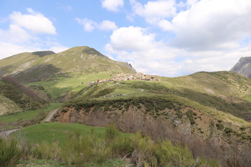 Fototapeta premium Paisaje Montañoso