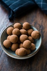 Tiramisu Flavored Chocolate Truffle Pralines / Sweet Mini Balls for Snacks