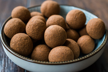 Tiramisu Flavored Chocolate Truffle Pralines / Sweet Mini Balls for Snacks