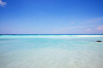 Fototapeta na wymiar Beautiful summer of Horizon in heaven tropical seascape and paradise of turquoise water in calm ocean.