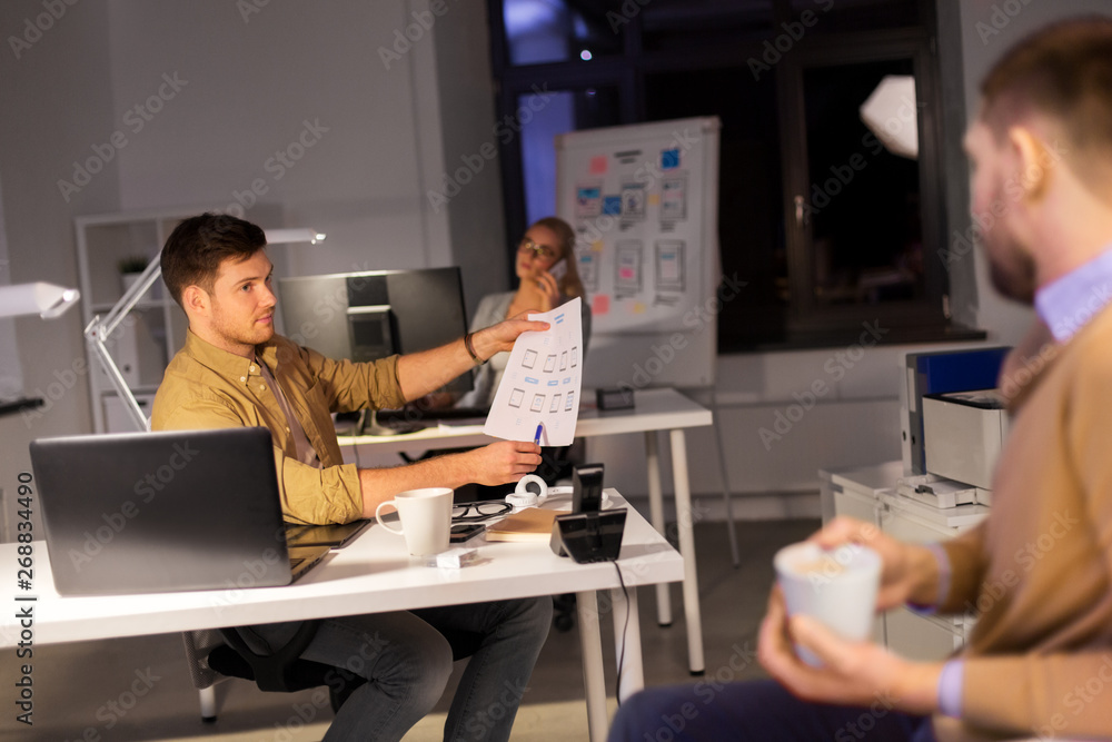 Aufkleber business, deadline and technology concept - software developers discussing user interface design moc